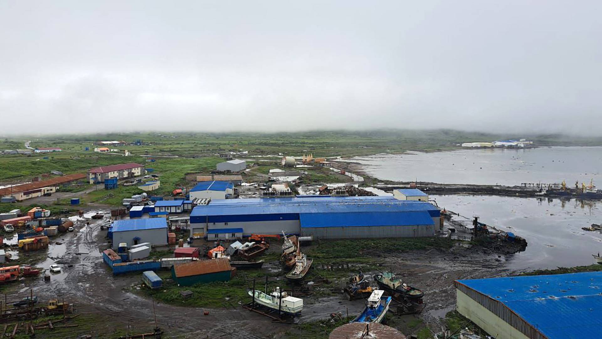 Russia lifts tsunami warning for far east region