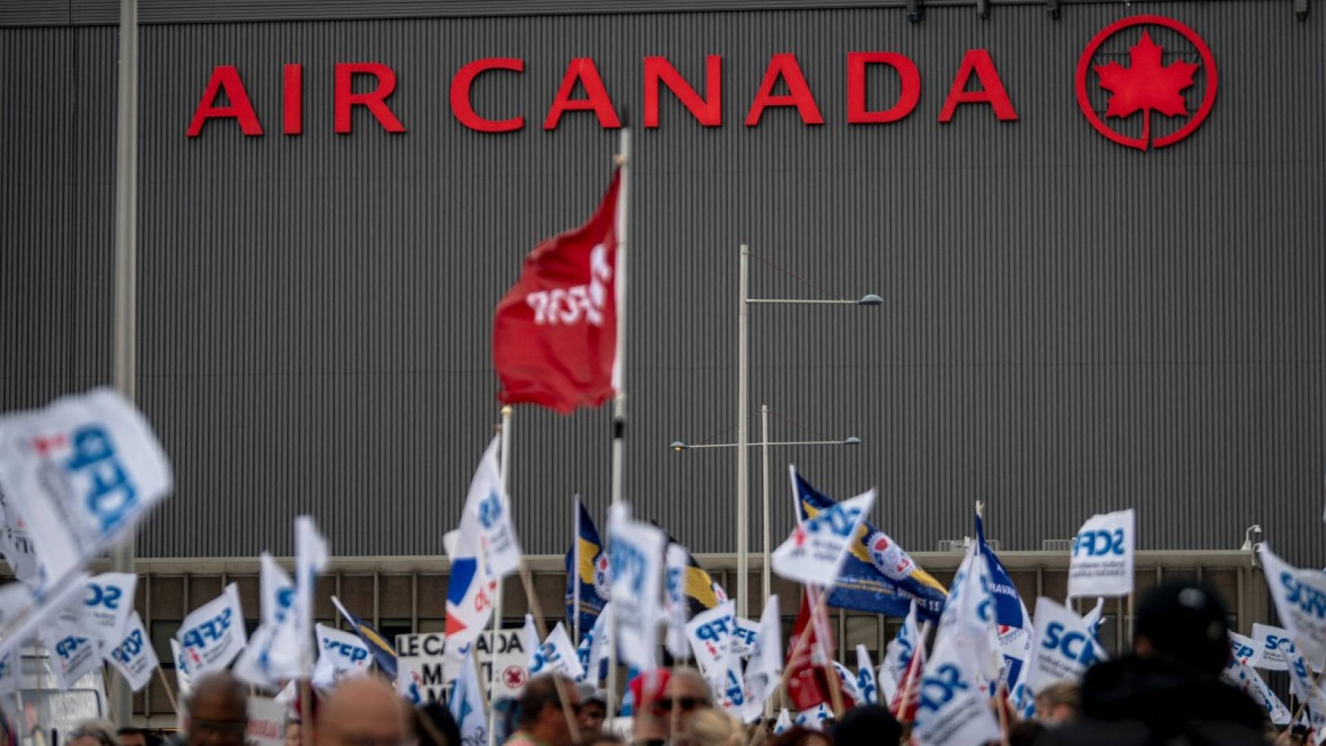 Air Canada flight attendants end strike after tentative deal with airline