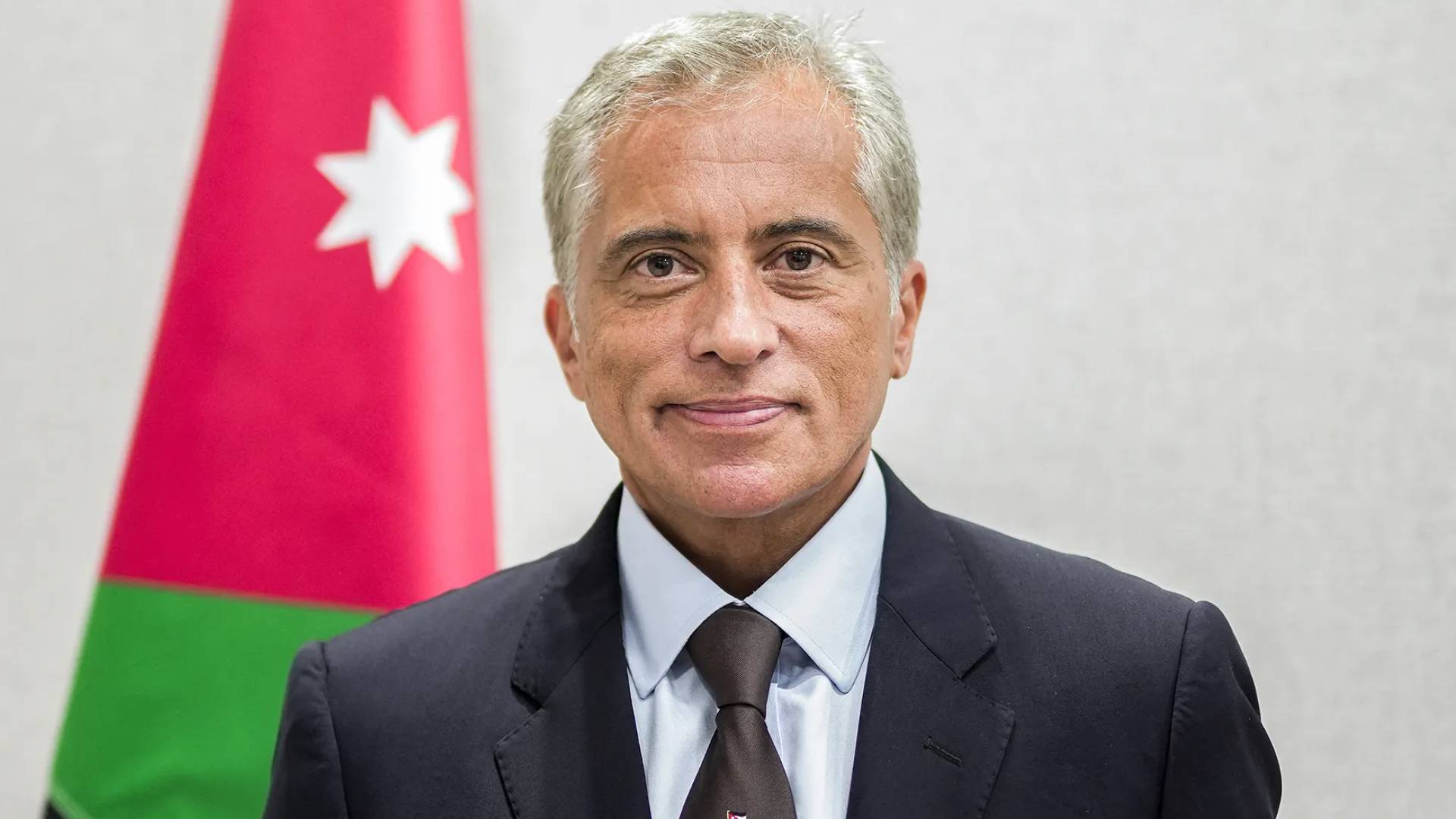 Government raises 4.76 million dinars for students in Jordan through license plate auction