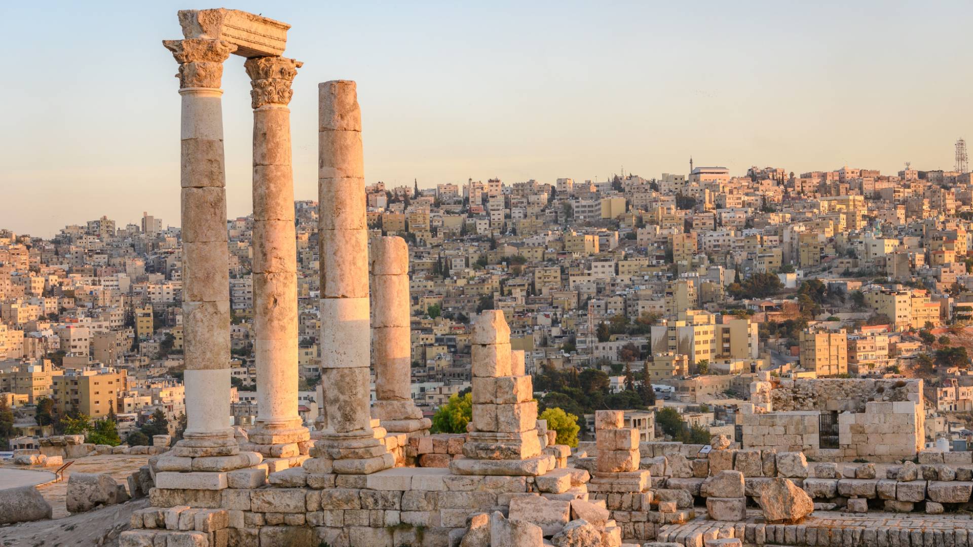 Mild Autumn weather, chance of rain forecasted in Jordan