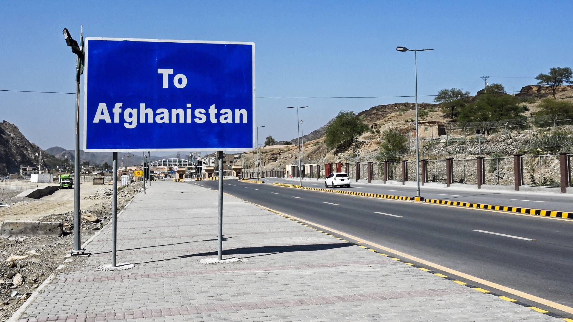 Afghan officials say 15 civilians killed in Pakistan border clashes