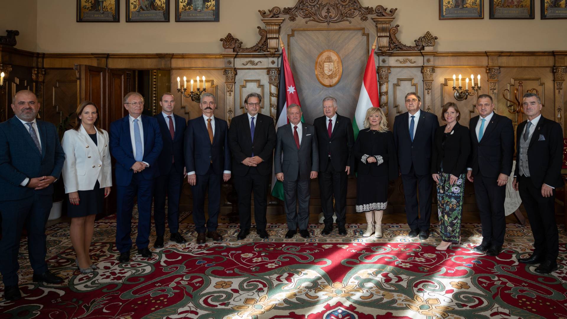 King meets with members of Hungarian Parliament in Budapest