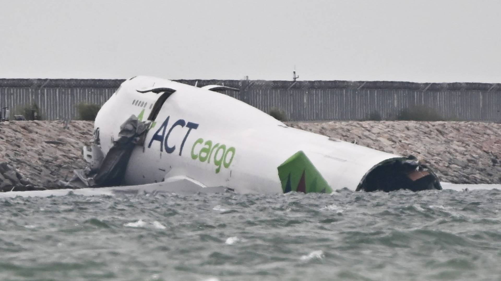 VIDEO: Cargo plane crashes into sea in Hong Kong, two dead