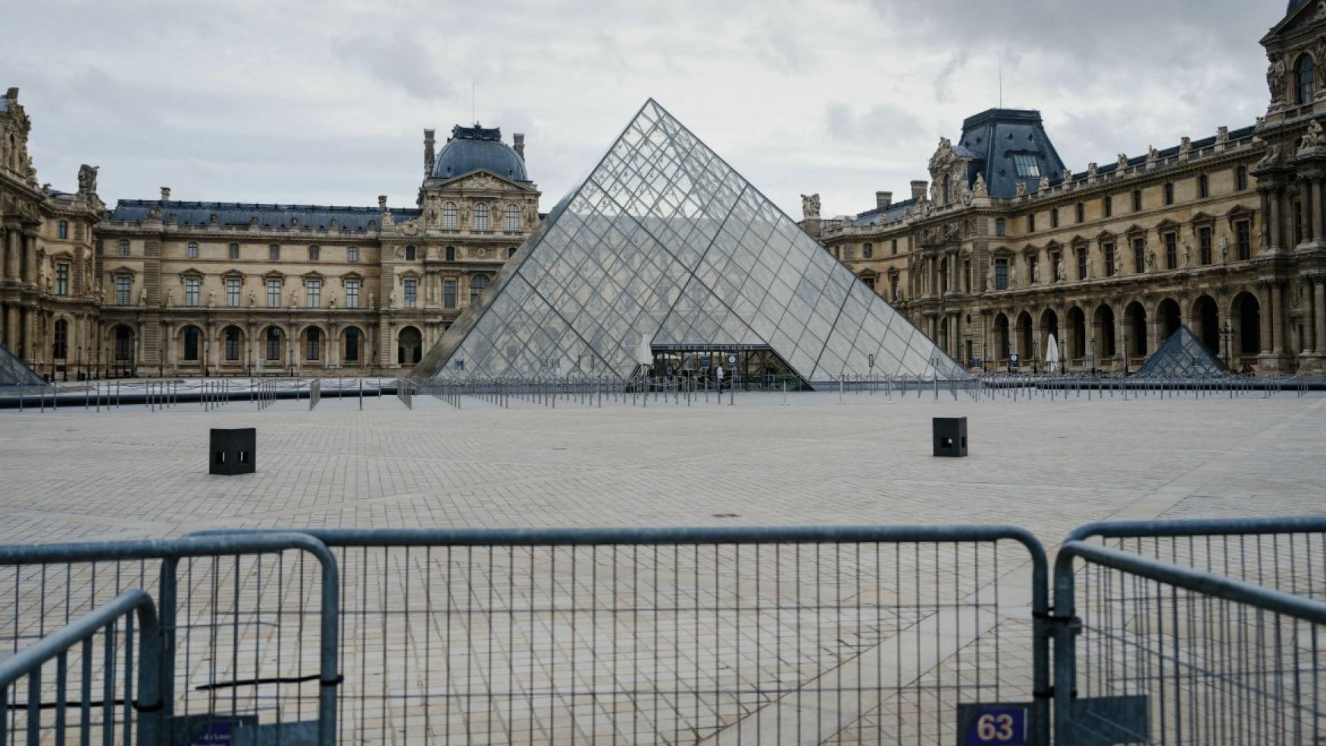 Louvre denies hiring 'Israeli' firm to investigate jewel heist