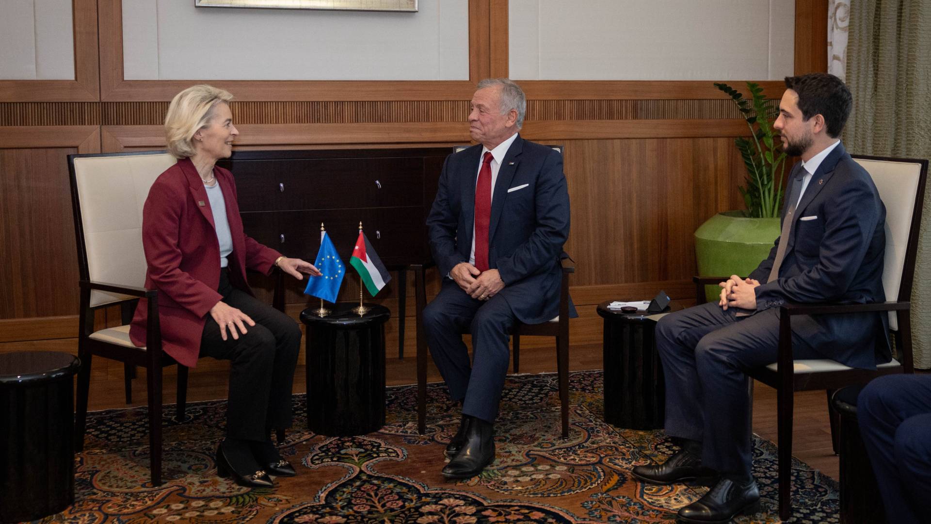 King meets with European Commission president, Greece PM on sidelines of MED9 Summit in Slovenia