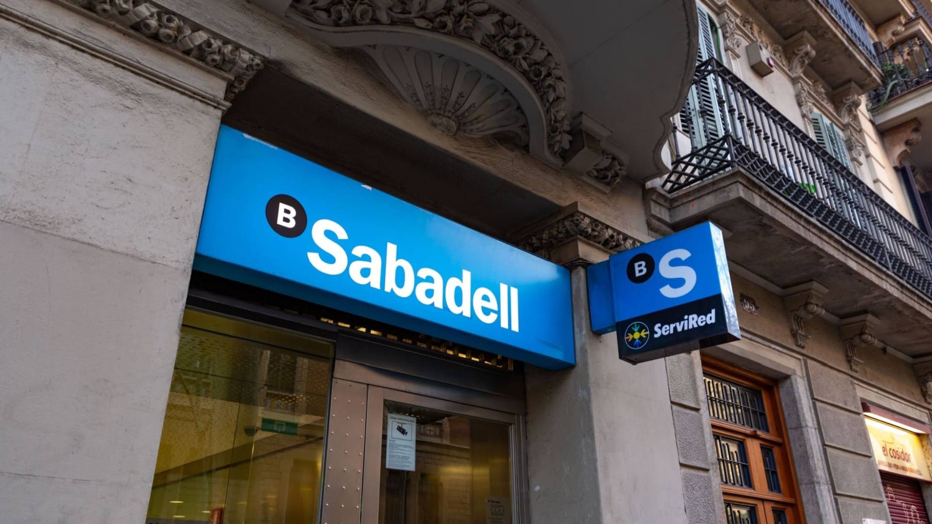 'Israelis' in Spain report frozen bank accounts amid new royal decree on Gaza