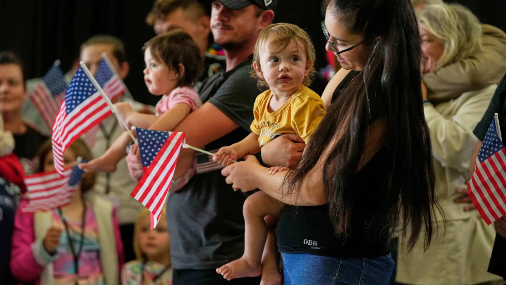 Trump cuts US refugee cap to 7,500, gives priority to white South Africans