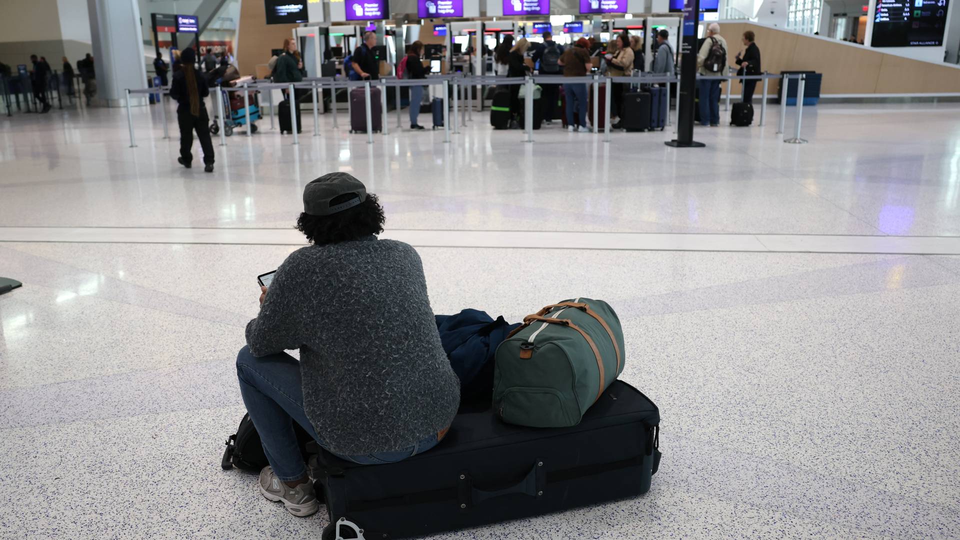 More than 1,200 flights cut across US in govt paralysis