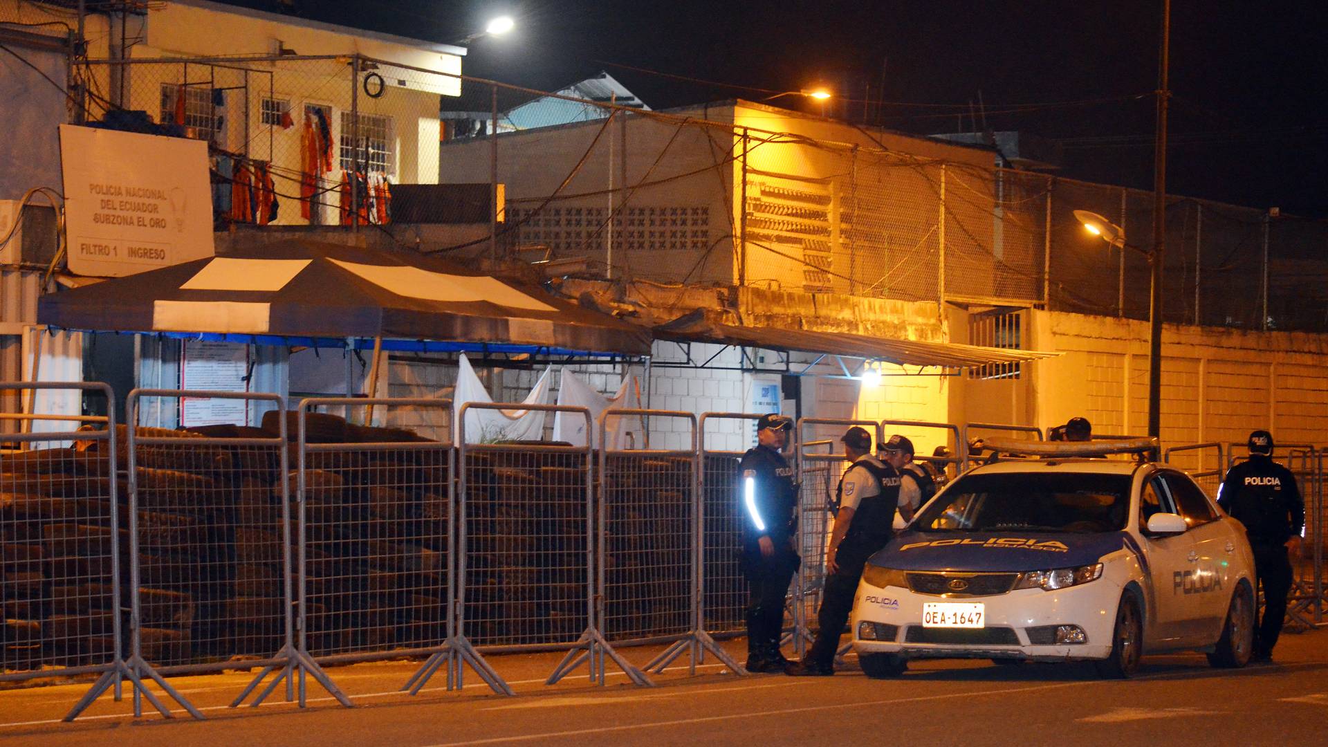 Authorities say 31 died in Ecuador prison, many asphyxiated