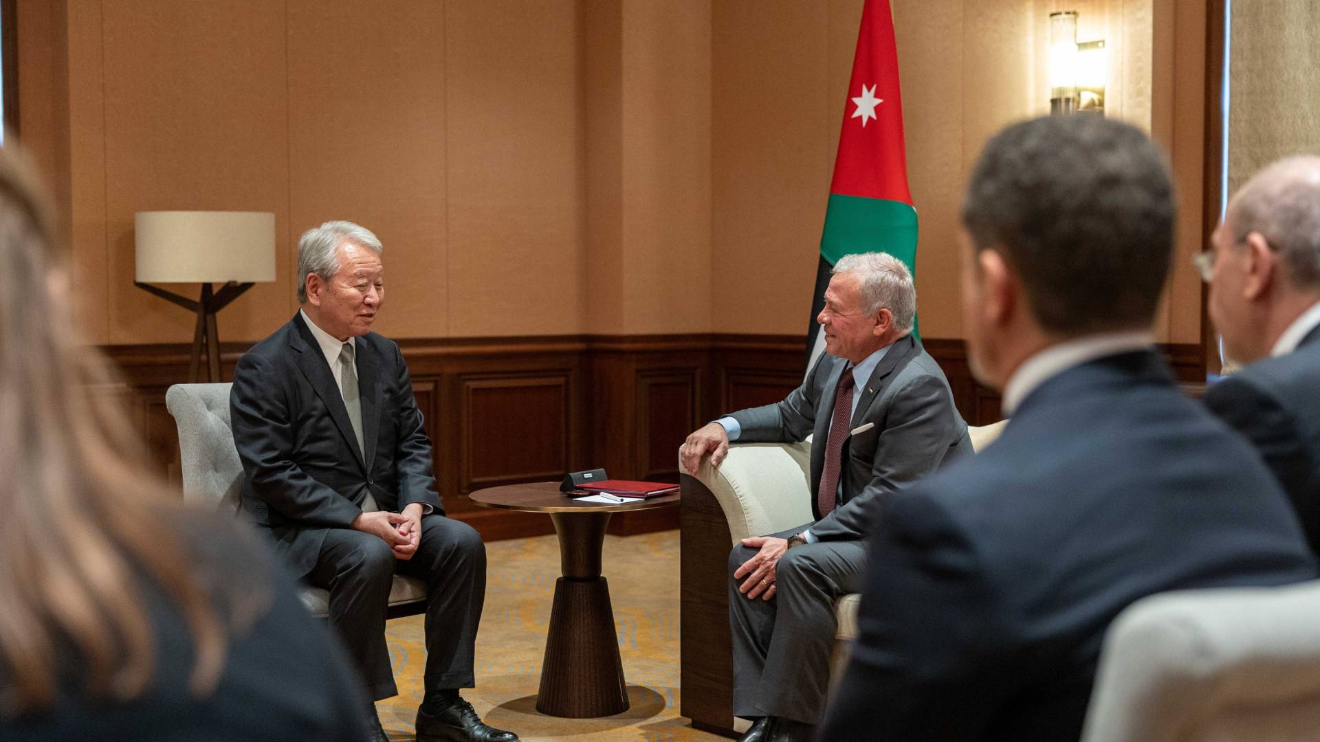 King meets with JICA president in Tokyo