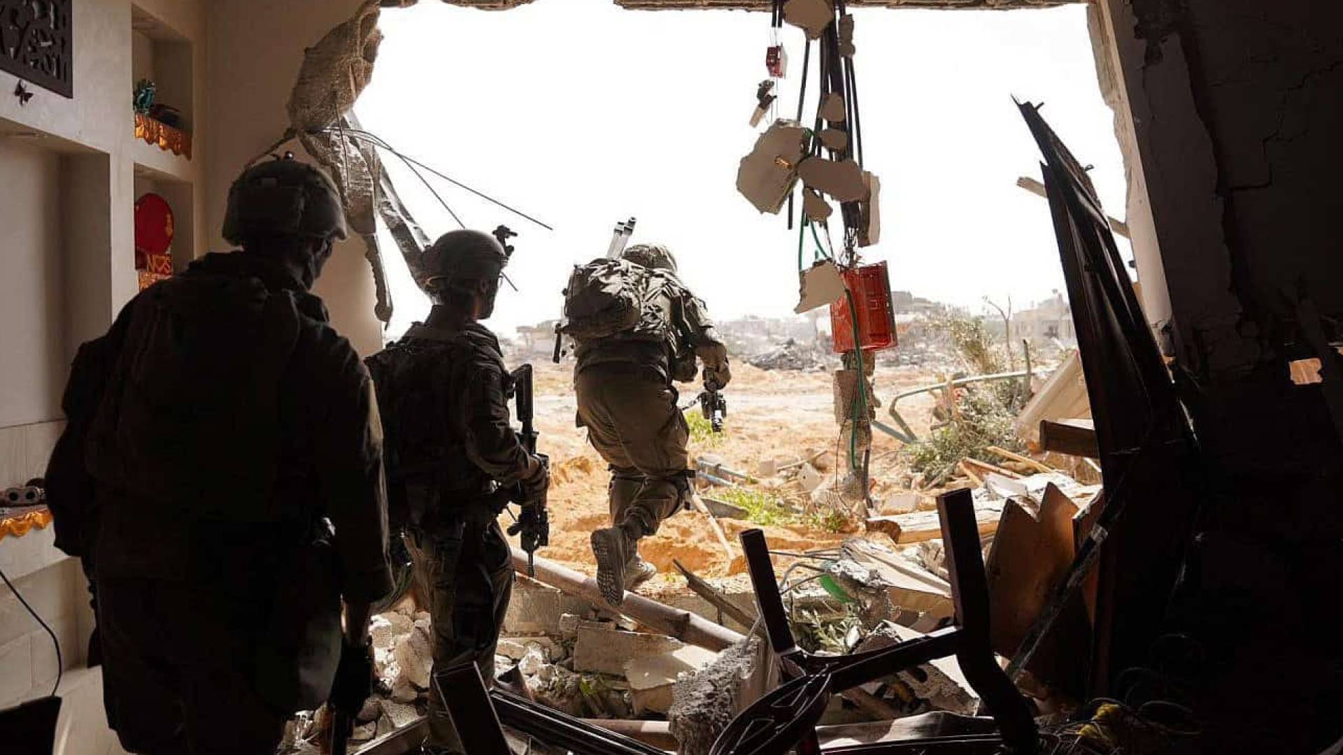 'Israeli' forces storm Rafah school, kill four Palestinian fighters