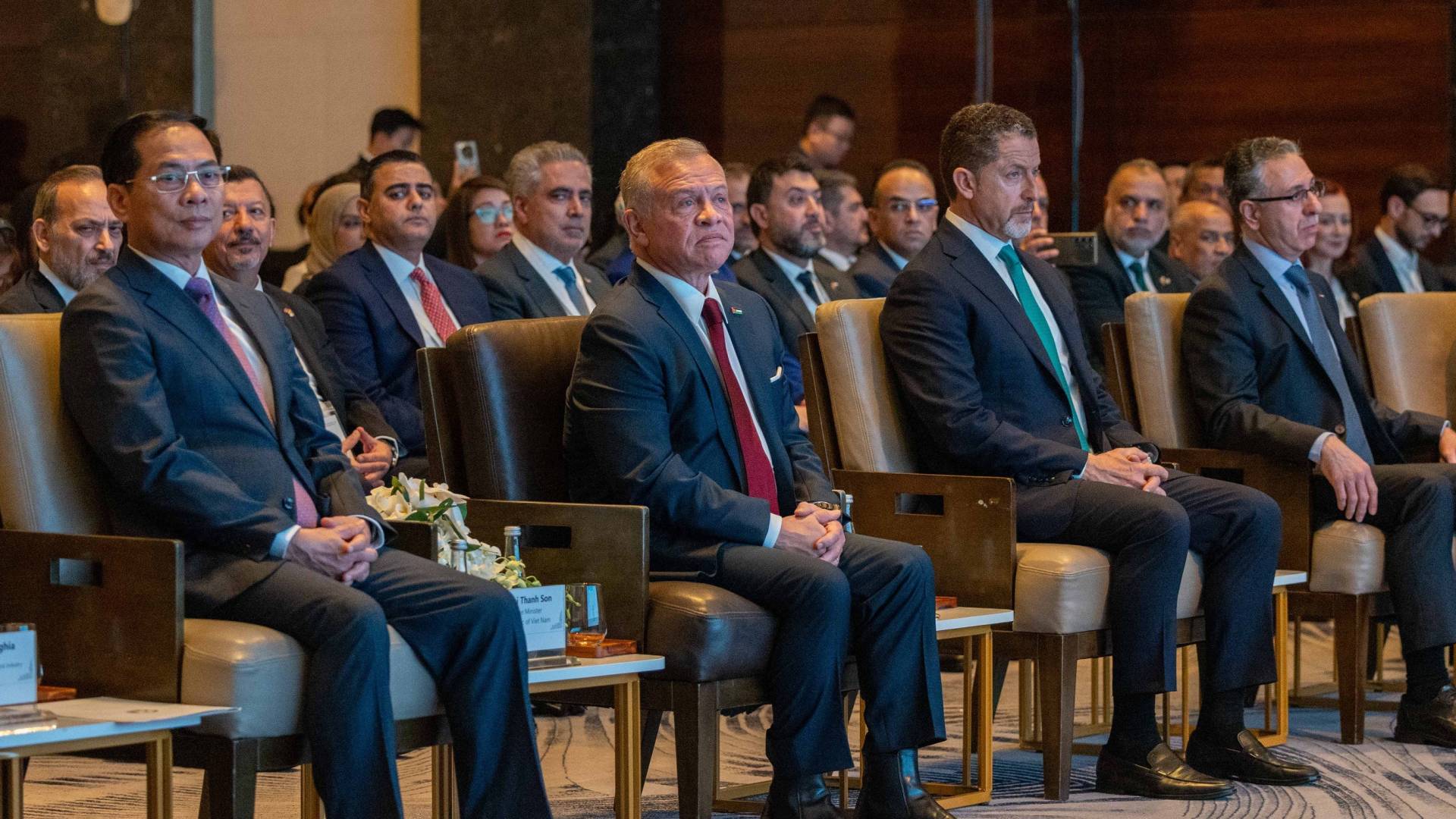 King attends opening of Vietnam-Jordan Business Forum in Hanoi