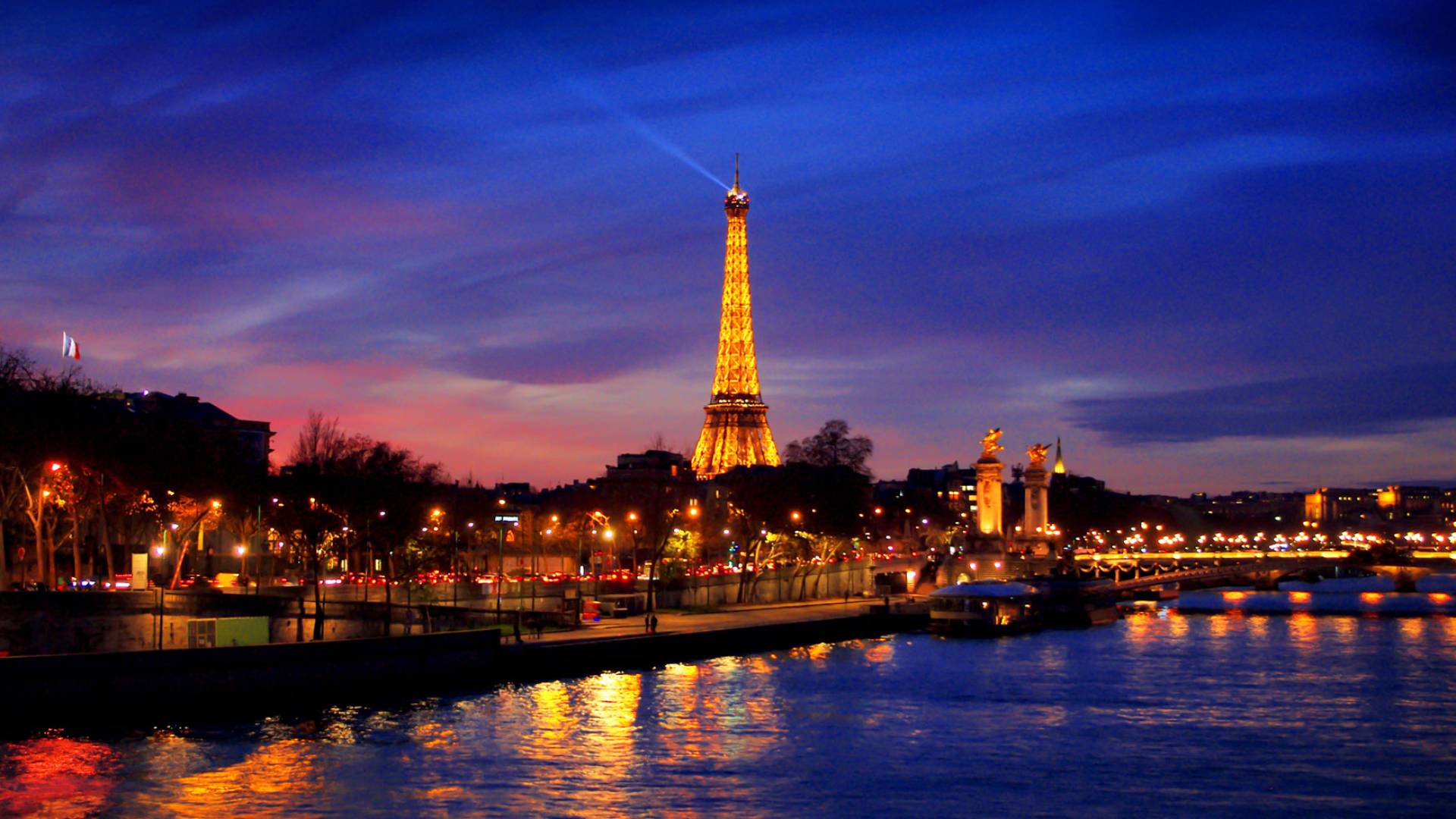 French broadcaster evacuated after bomb threat in Paris