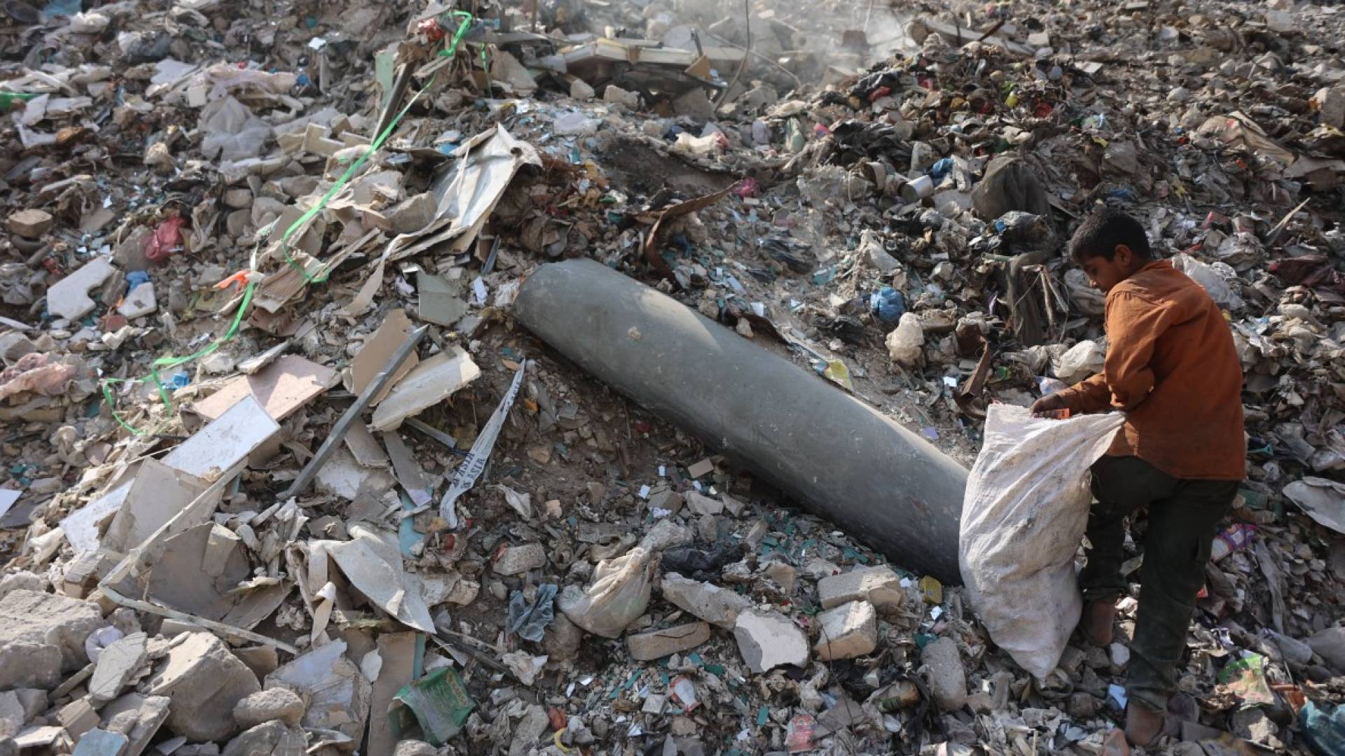 Heavy 'Israeli' shelling across Gaza on Sunday mark new ceasefire violations