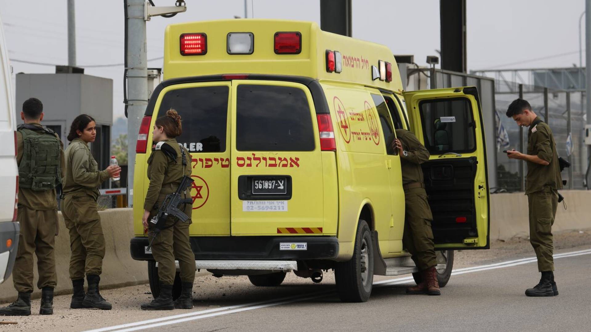 'Israeli' settler killed, others seriously injured in attack at Gush Etzion