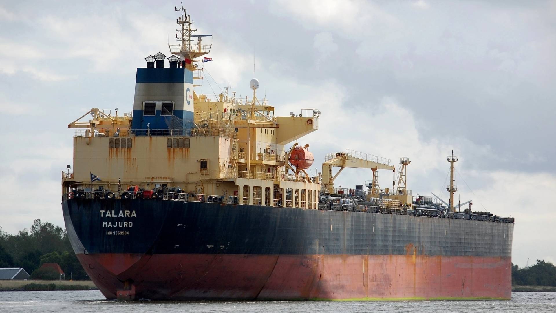 Iran releases seized oil tanker with entire crew unharmed