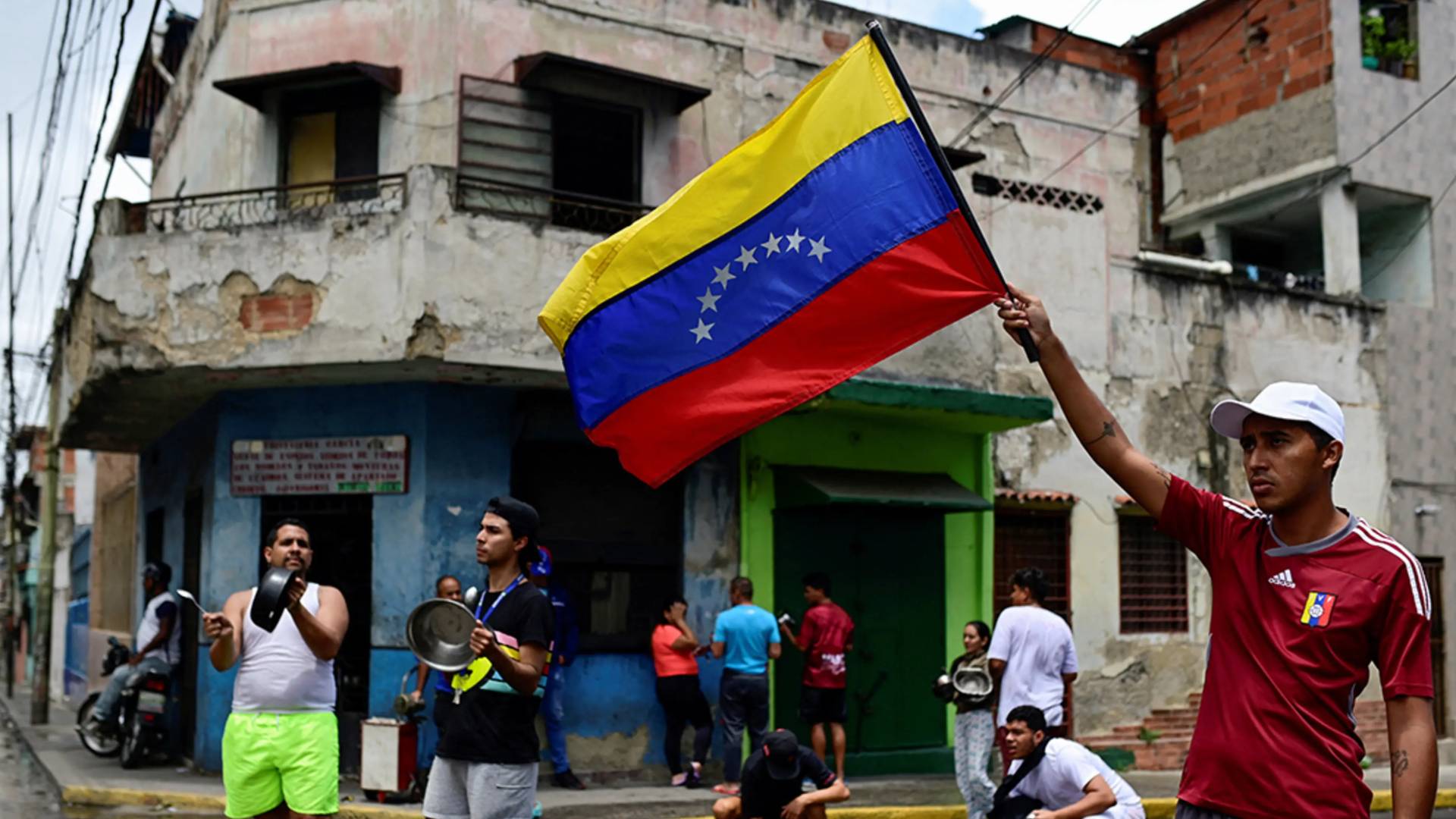 Airlines halt Venezuela flights after US warning of hazardous airspace