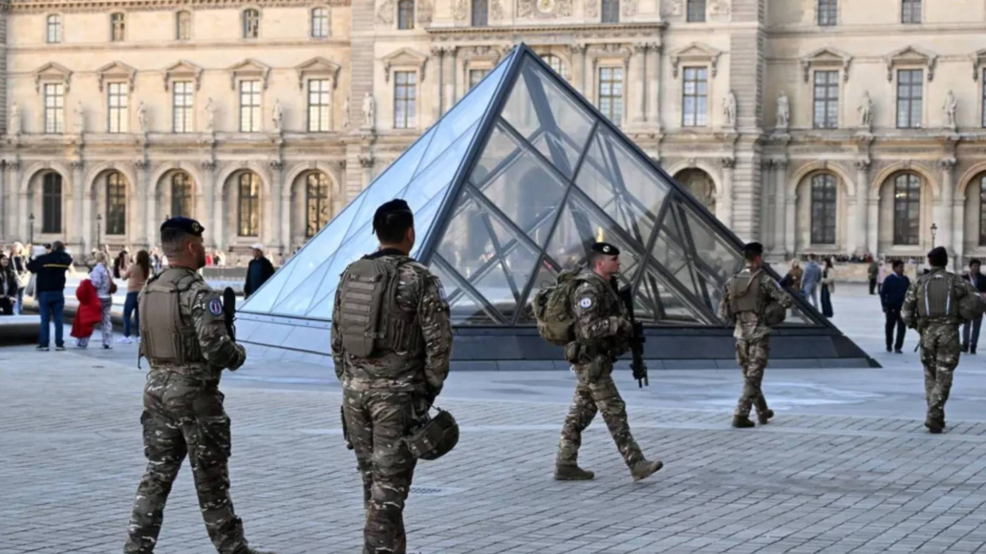 France arrests four suspects in Louvre theft investigation