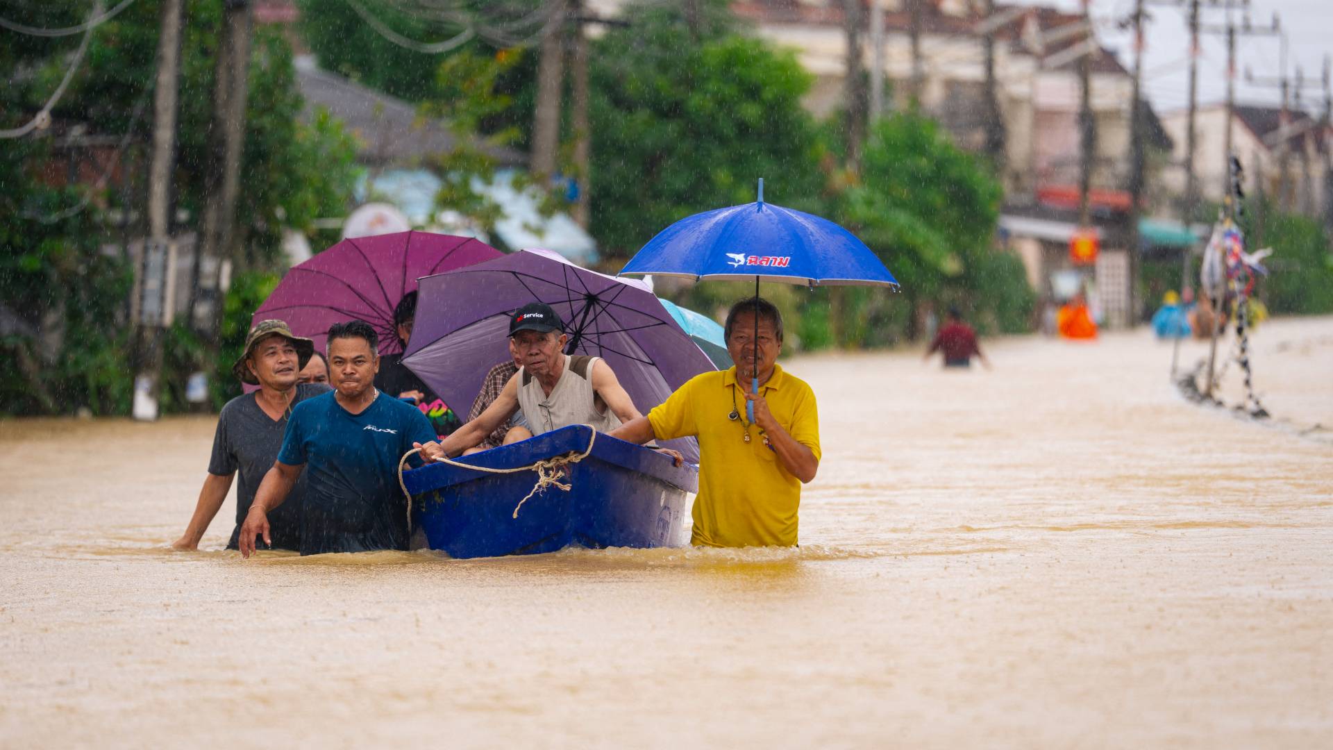 Floods in Thailand, Malaysia kill over 30, displace thousands