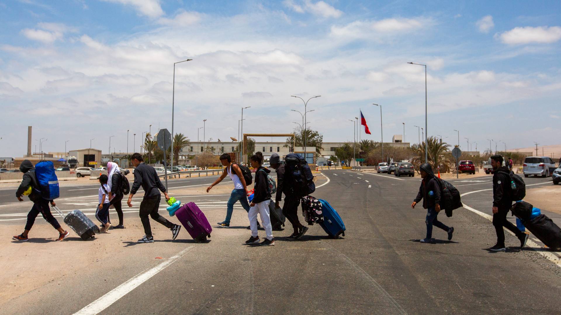 Peru declares state of emergency over expected migrant surge from Chile