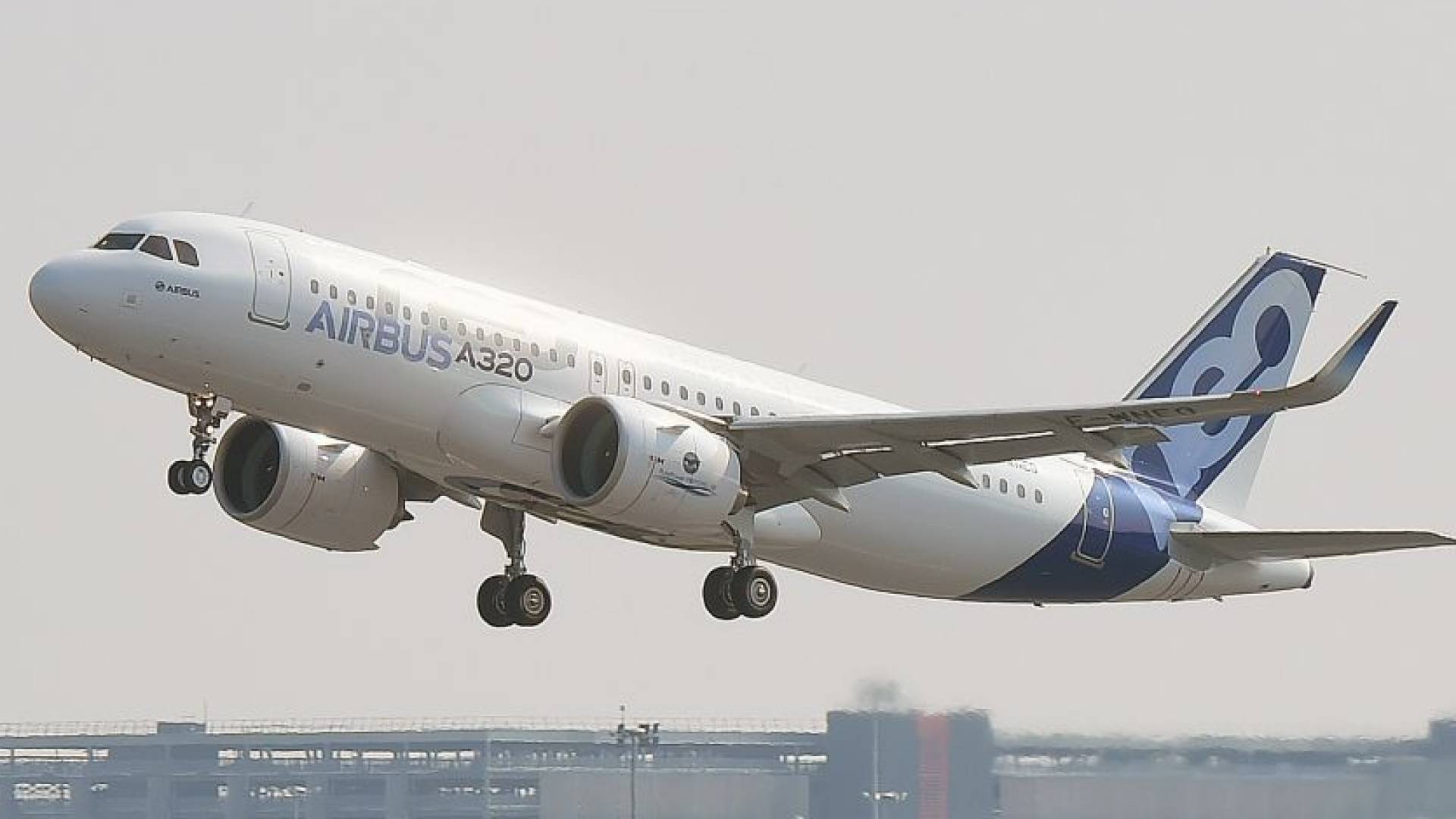 Air travel disrupted over Airbus A320 software switch