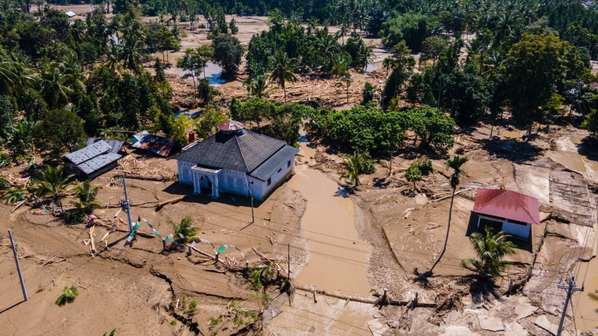 Indonesia flooding death toll rises to 442: disaster agency