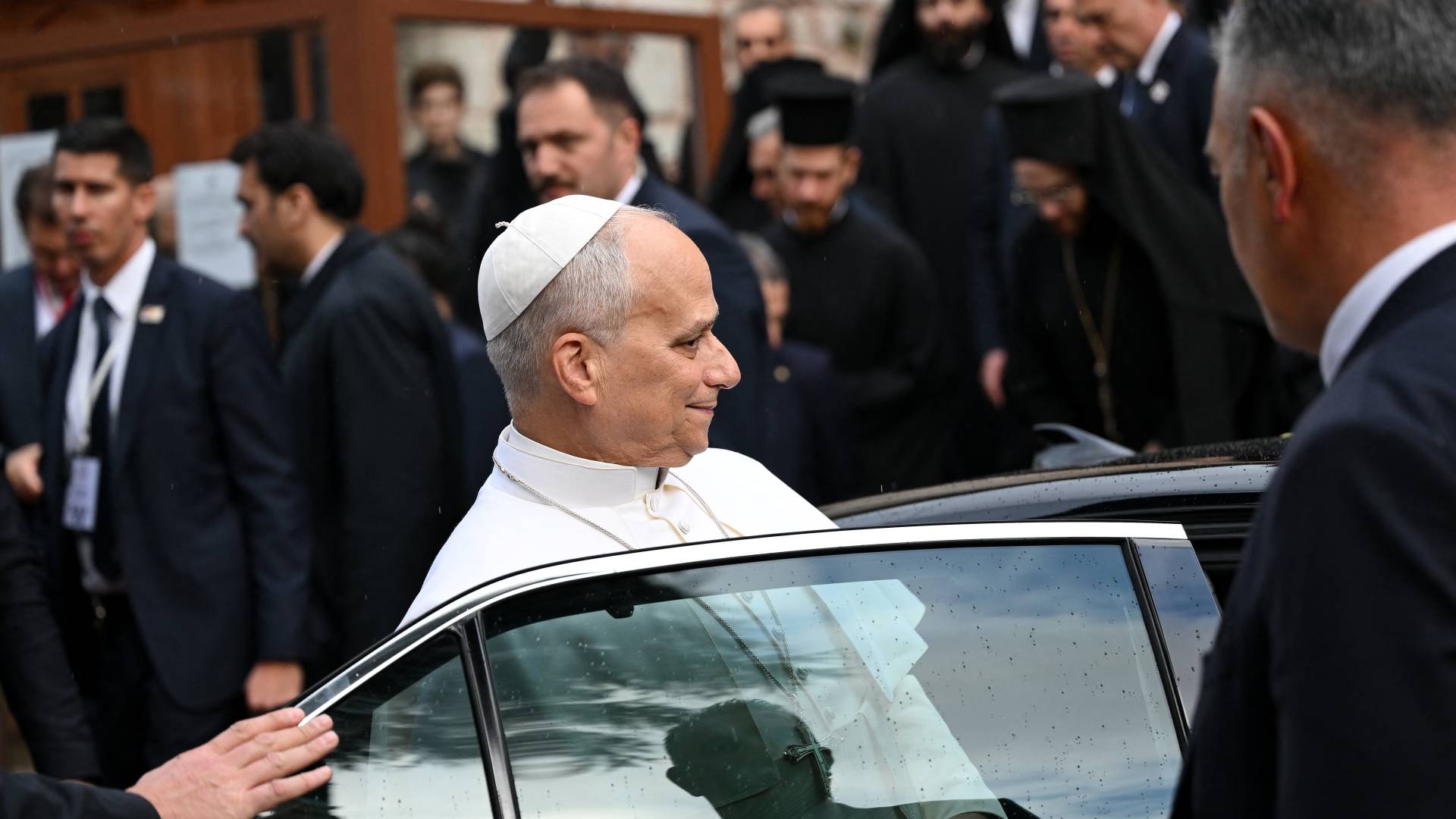 VIDEO: Pope Leo XIV arrives in Beirut for 48-hour visit