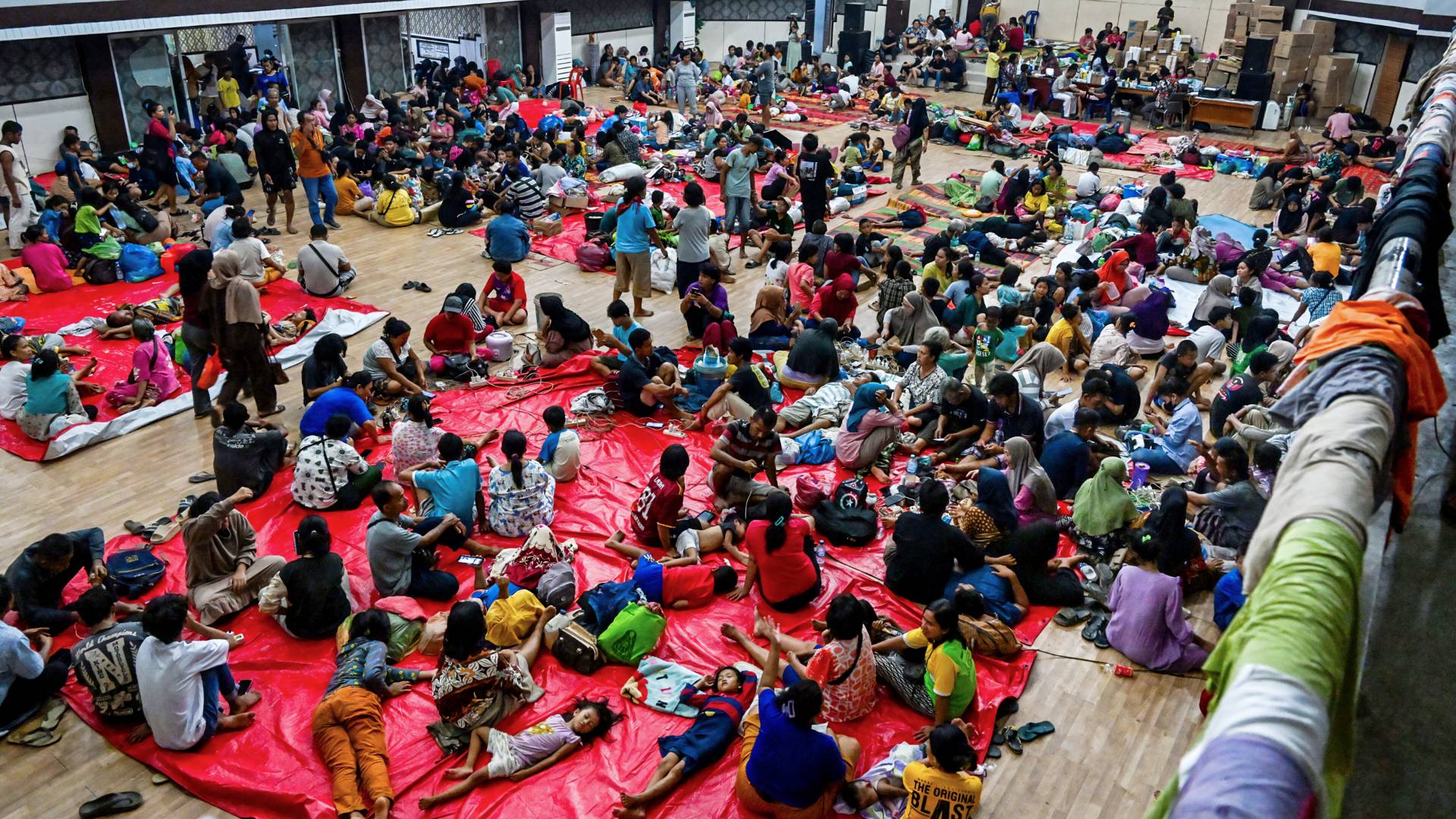 Indonesia flood death toll jumps to over 500: disaster agency