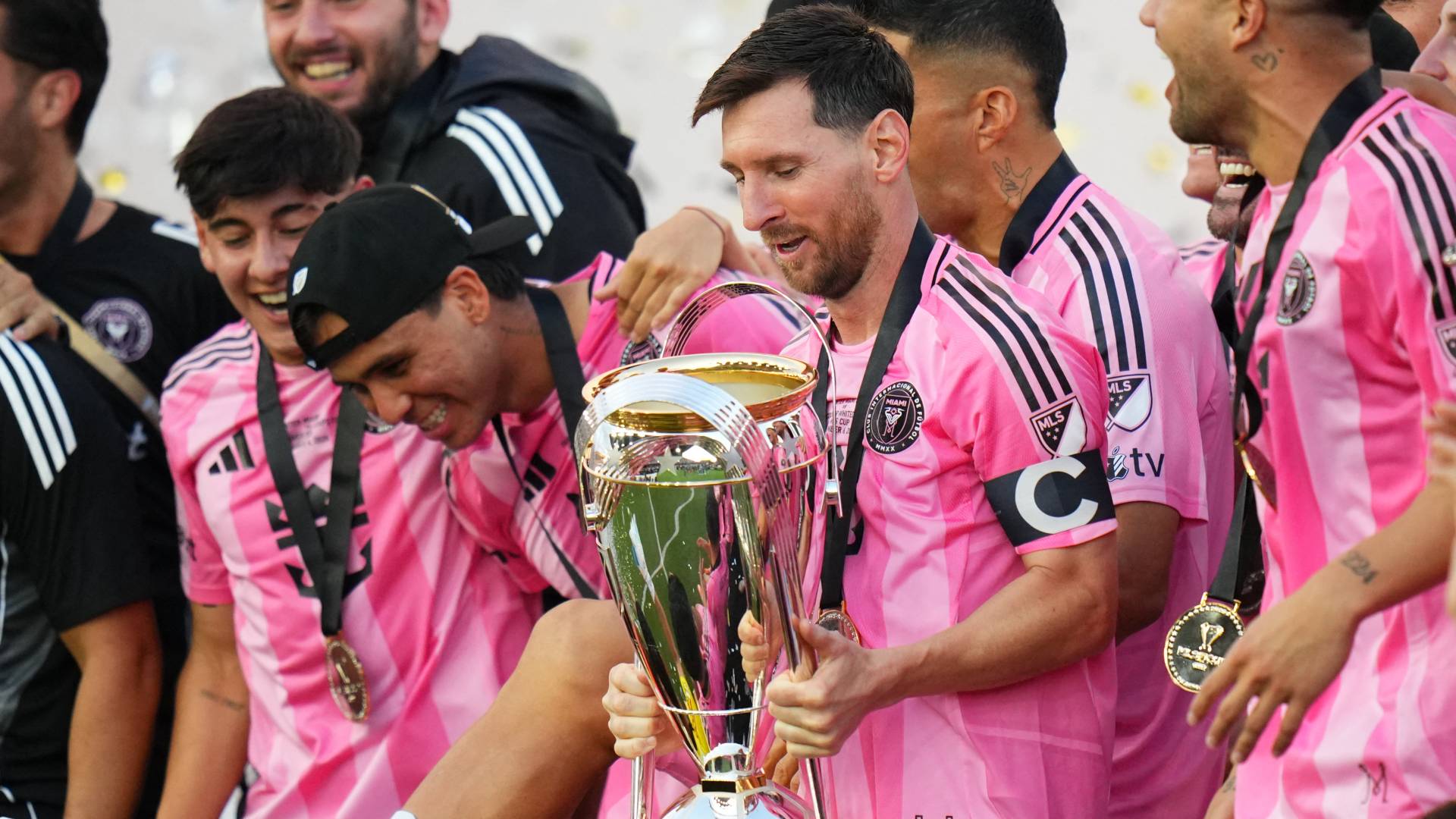 Messi dazzles as Miami beat Vancouver to win MLS title