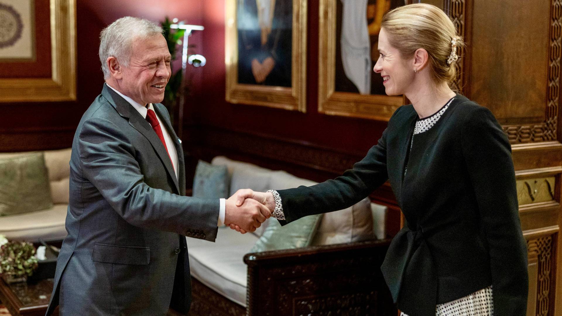 King meets with EU high representative