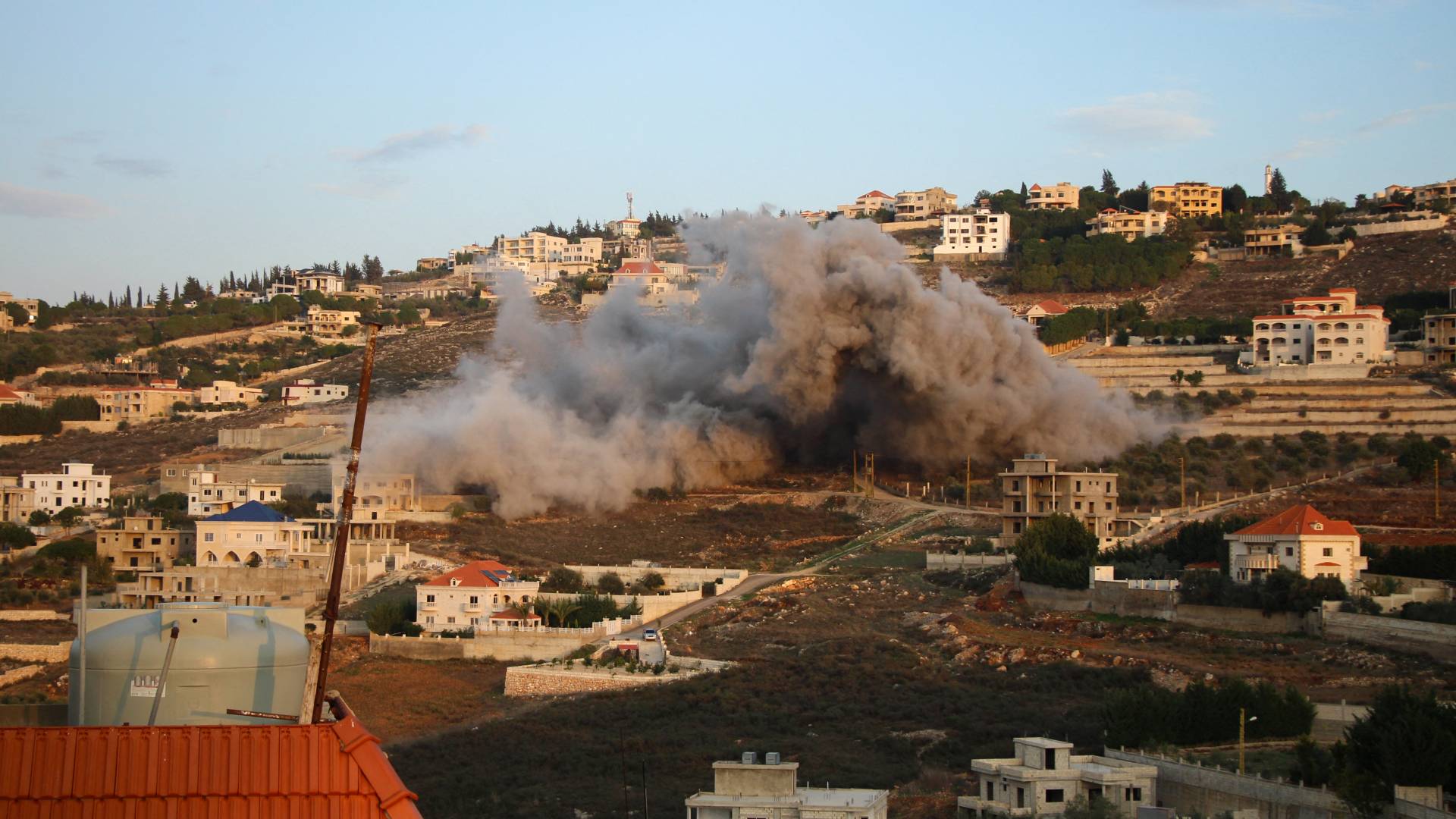 'Israel' launches airstrikes on alleged Hezbollah sites in southern Lebanon