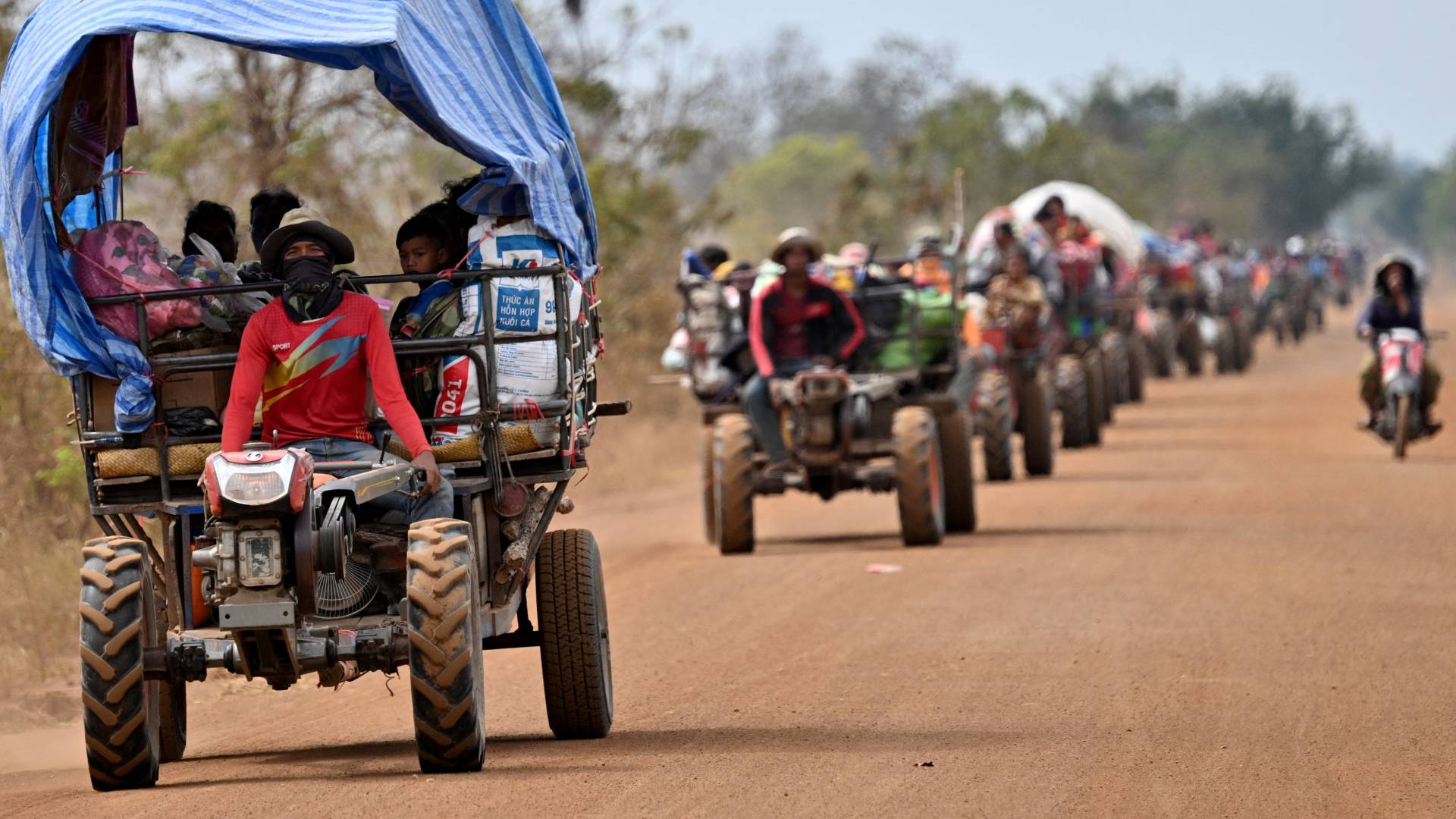 Cambodia-Thailand border clashes send half a million into shelters