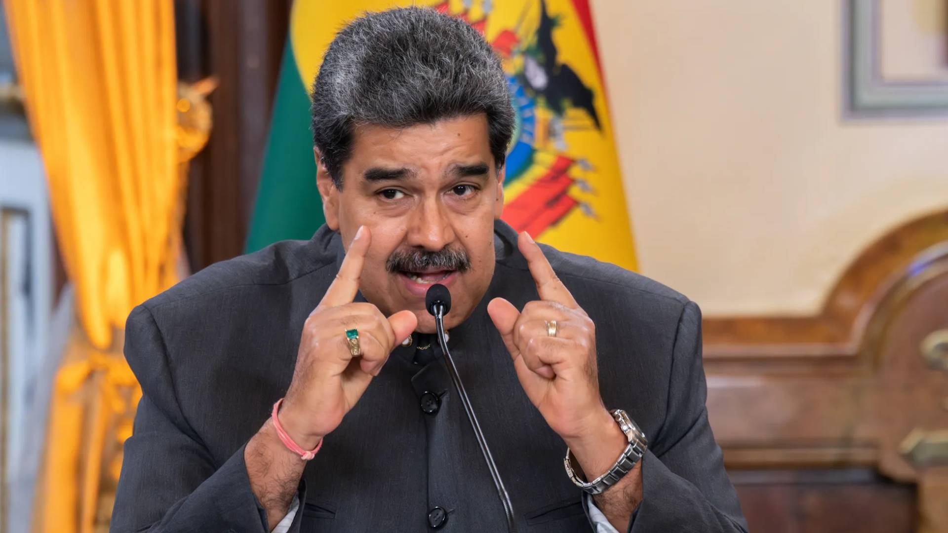 US slaps sanctions on Maduro relatives as Venezuela war fears build