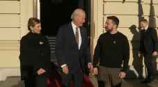 Biden makes surprise visit to Kyiv