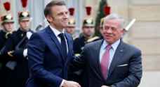 King arrives at Elysee Palace in Paris, greeted by French President