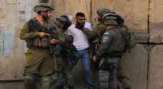 “Israeli” forces arrest 30 Palestinians in West Bank