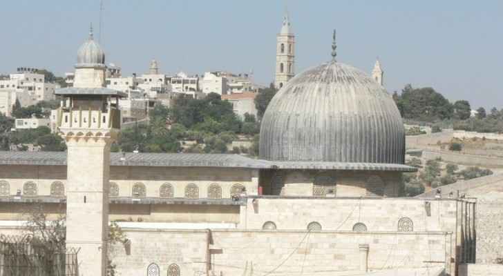 Israeli police stopped some people entering the Muslim holy compound and inspected them. (File photo) 