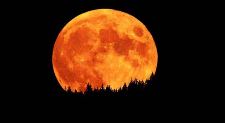 NASA describe this gorgeous, massive moon as a “great pumpkin.” (Fleurmach)