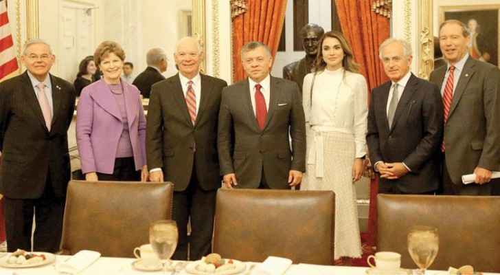 Their Majesties King Abdullah and Queen Rania pose for a group photo with US lawmakers in Washington on Wednesday (Photo courtesy of Royal Court)