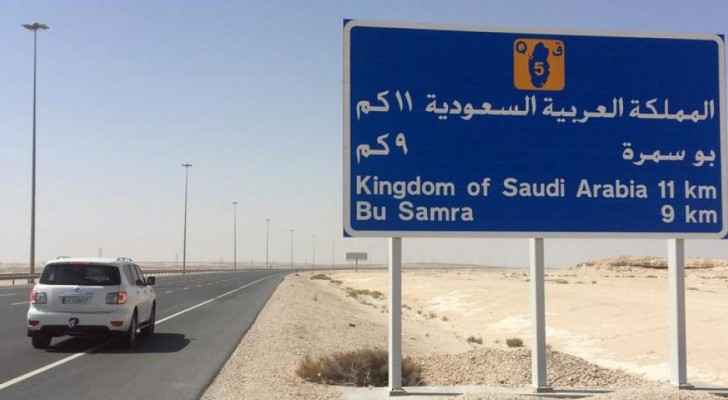 The only land border gate between Qatar and its neighbour Saudi Arabia. (hrw.org)