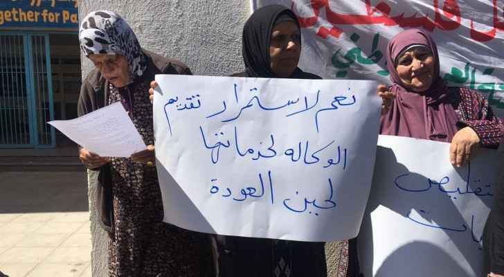 Women protesting the UNRWA decision. (Roya)