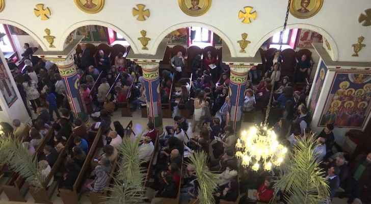 Jordanians are performing Palm Sunday mass. (Roya)