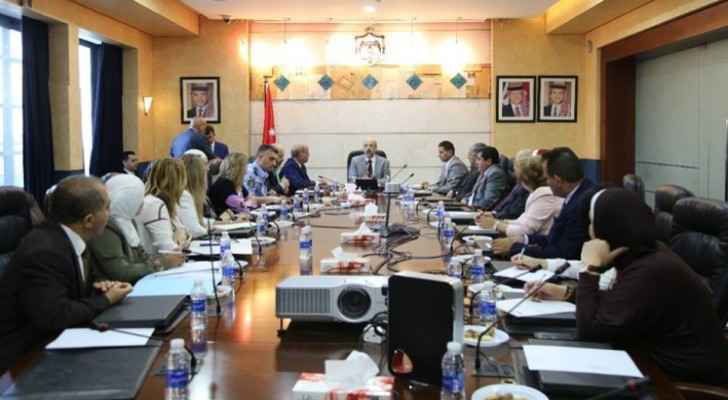 Razzaz: Ministers, public meetings require reviewing