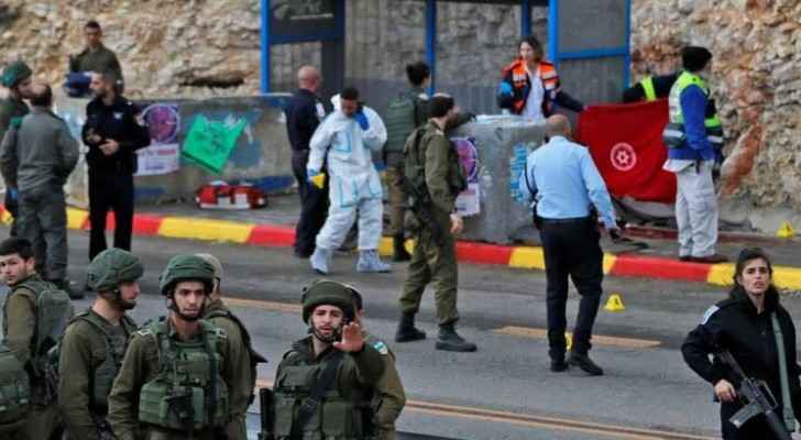Israeli soldiers closed off the entrances to Ramallah on Thursday. (Roya)
