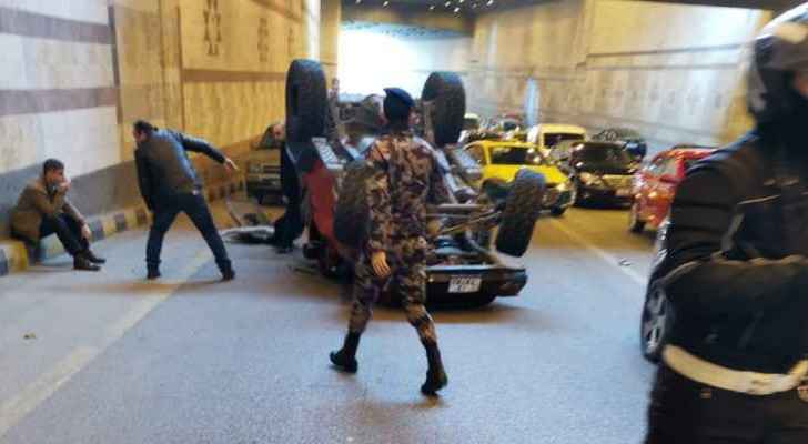 Overturned vehicle causes severe traffic congestion in 4th Circle tunnel