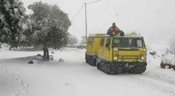 14 people in three snow-trapped cars rescued in Ajloun