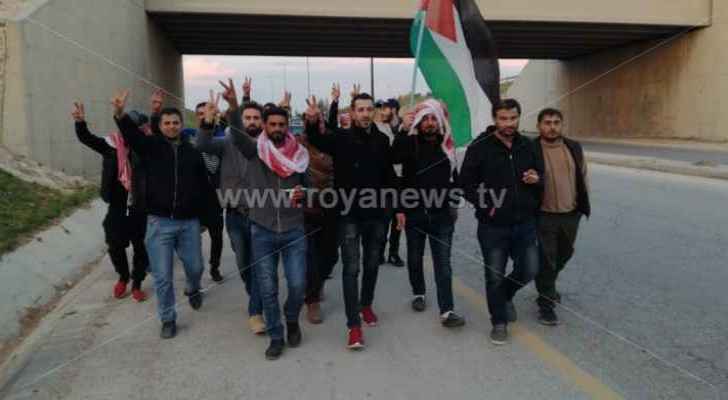 Job seekers march from Ramtha to Amman