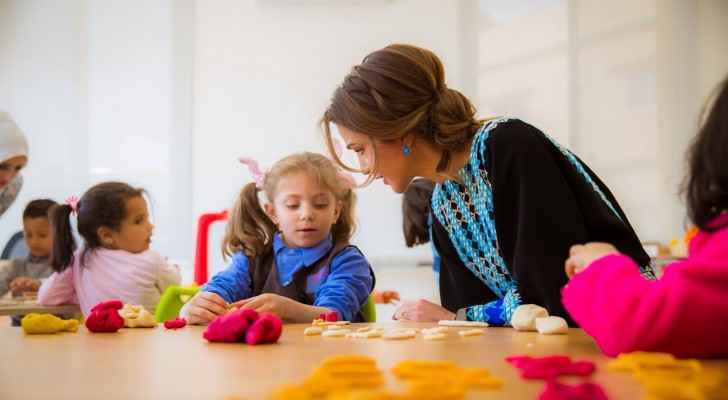 Photos: Queen Rania launches Zaha Cultural Center in Mafraq, meets Royal Grant beneficiaries