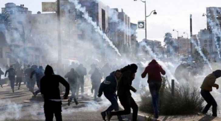 Hebron: Students, teachers suffocate by IOF gas bombs