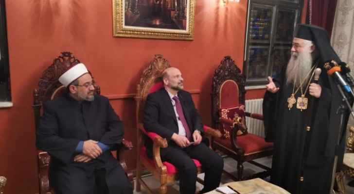 Razzaz visits Greek Orthodox Archdiocese of Amman, congratulates Christians on Easter